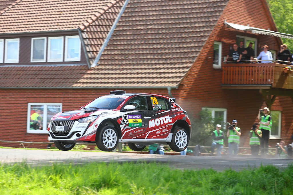 Lasse Karlshøj og Isabell Kvick gav alt hvad de og den forhjulstrukne Rally4-bil havde at byde på og sluttede som nummer 18 generelt ud af 82 startende biler.
(Foto: Morten Dam - autoMOTIV/specialpress)